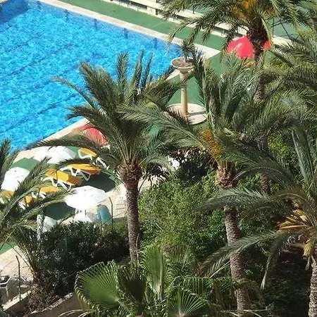 호텔 Albahia 3*